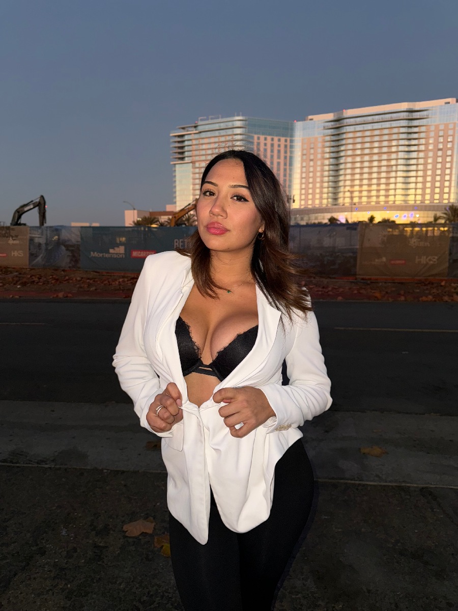 Take a pause and enjoy Ali Cruz — streaming from Bien Hoa