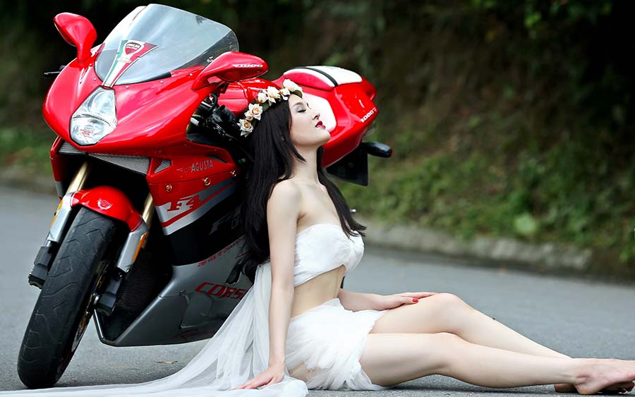 Beautiful girls and motorcycles in Bien Hoa