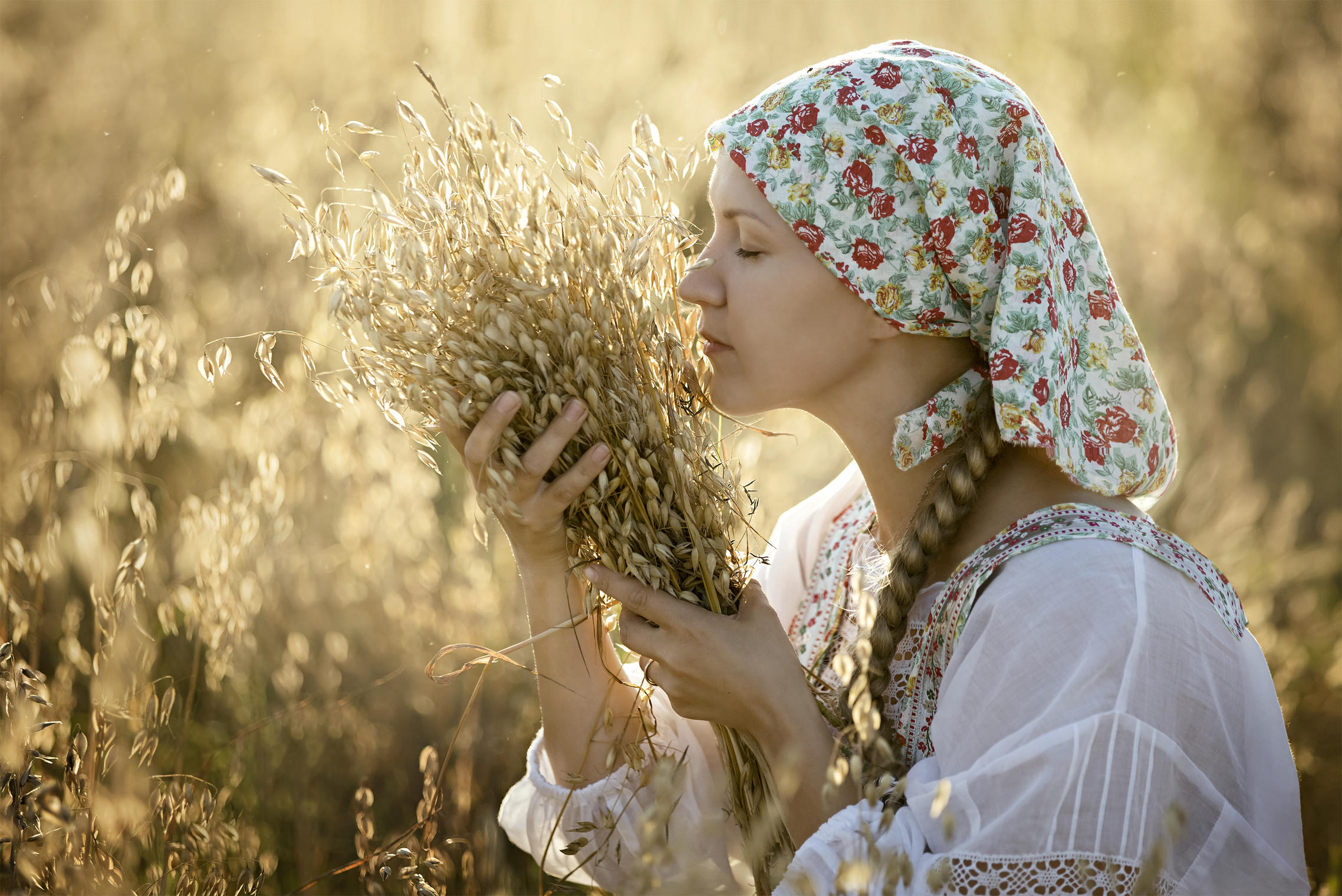 Photo Women in Slavic costumes in Bien Hoa