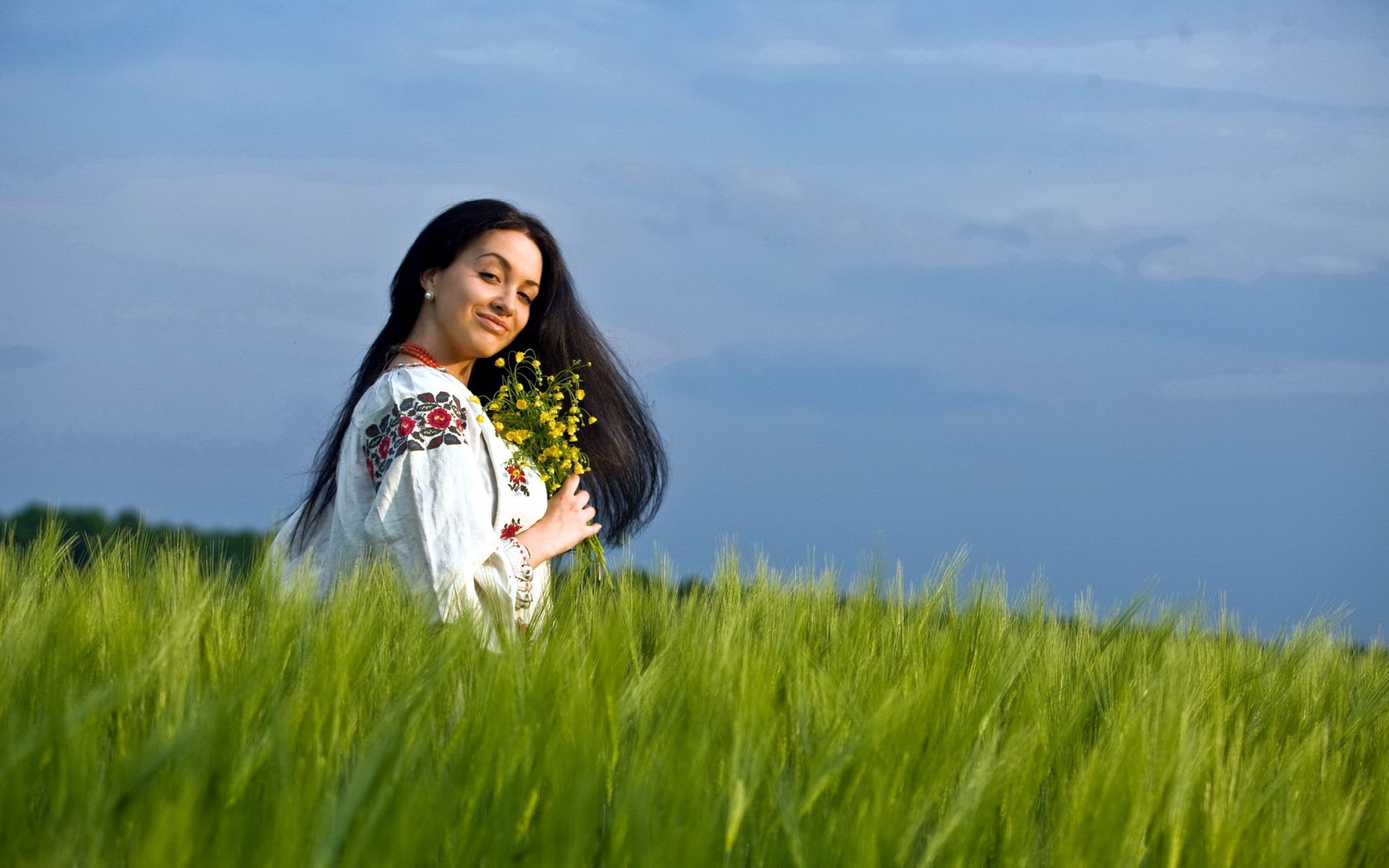 Girls in Slavic costumes in Bien Hoa